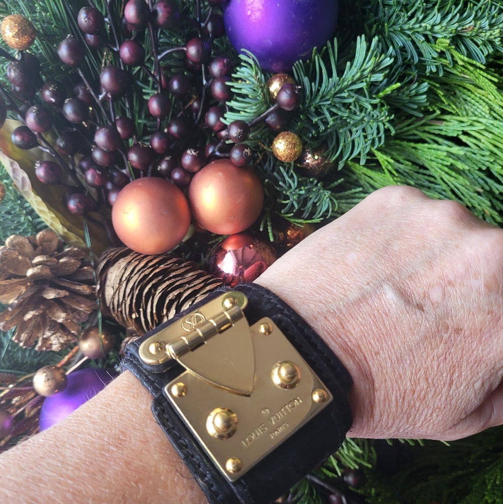 Louis Vuitton Black Leather Cuff Bracelet with Gold Hardware - Picture 3 of 6